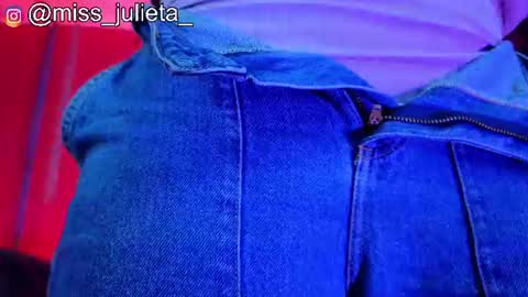 Snapshot of julieta_russell chatting on July 10, 12:19 pm Julieta online show from July 10, 12:19 pm