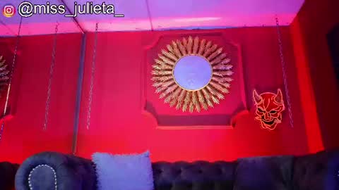 Snapshot of julieta_russell chatting on July 14, 1:06 pm Julieta online show from July 14, 1:06 pm