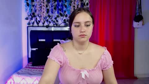 Snapshot of julieta_vega19 chatting on March 2, 6:59 pm julieta_vega19 online show from March 2, 6:59 pm