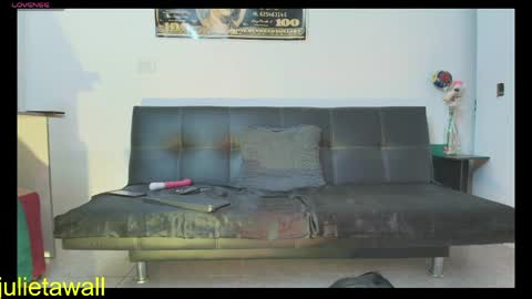 Snapshot of julieta_wall2 chatting on April 23, 1:40 am Julieta wall online show from April 23, 1:40 am