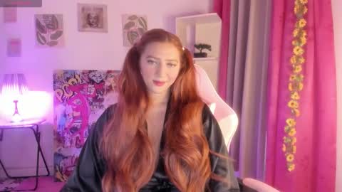 Snapshot of julietacollinss chatting on June 4, 9:54 pm Julieta online show from June 4, 9:54 pm