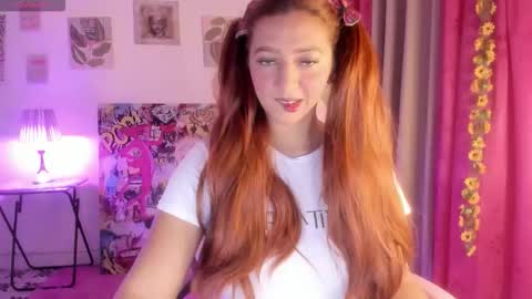 Snapshot of julietacollinss chatting on June 6, 3:17 pm Julieta online show from June 6, 3:17 pm