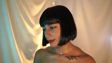 julietawinona online show from October 25, 8:58 pm