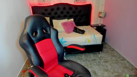 Julieth  online show from November 4, 1:43 pm