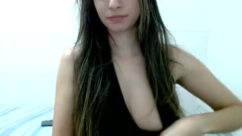 Snapshot of julietolentino_silva chatting on September 25, 1:31 am julietolentino_silva online show from September 25, 1:31 am