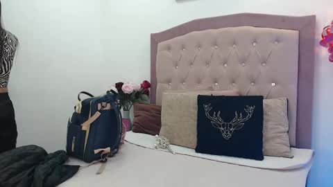 Snapshot of julietqueen_ chatting on September 11, 12:27 pm julieth online show from September 11, 12:27 pm