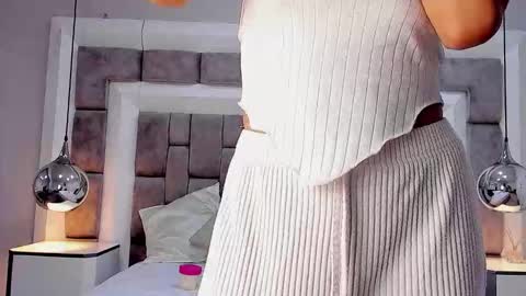 Hi guys It is a pleasure to have you here I am Julieta  online show from December 2, 12:21 pm