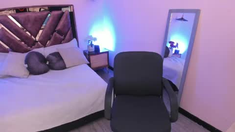 Snapshot of juliette_leroyy chatting on May 23, 7:29 pm juli online show from May 23, 7:29 pm
