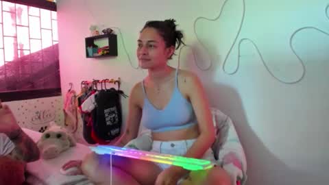 Snapshot of juliette_sweet05 chatting on October 7, 3:09 pm juliette online show from October 7, 3:09 pm