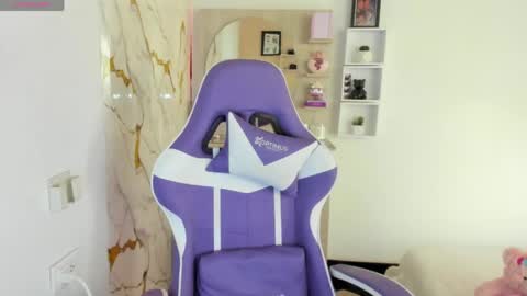 juliette online show from April 16, 4:08 pm