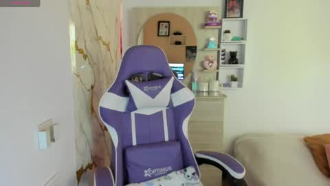 Snapshot of juliette_sweet05 chatting on May 13, 4:37 pm juliette online show from May 13, 4:37 pm