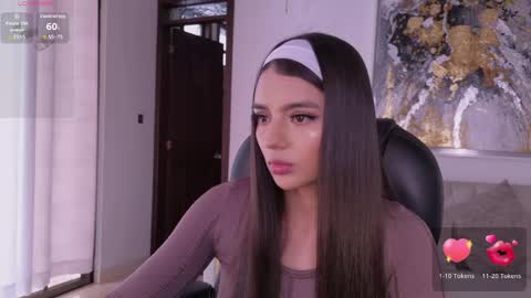 Snapshot of juliettemoreaux chatting on June 5, 8:03 pm Juliette Moreau online show from June 5, 8:03 pm