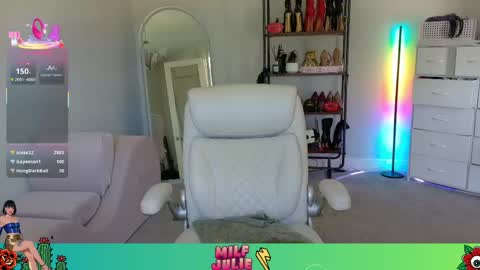 Snapshot of juliewets chatting on April 28, 3:50 pm Julie online show from April 28, 3:50 pm