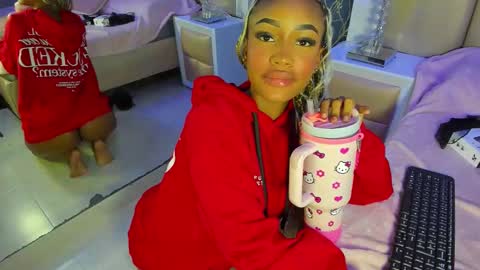 julitpink online show from February 13, 11:50 am