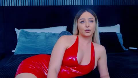 Julia online show from November 25, 2:39 pm