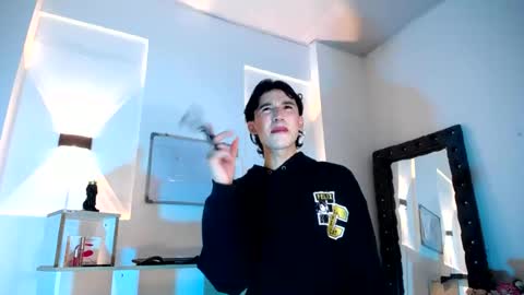 jullian online show from June 25, 7:51 pm