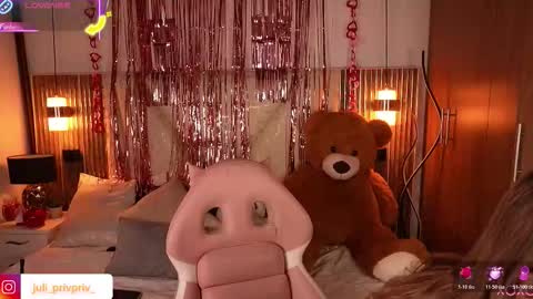 jullianapriv_ online show from February 18, 2:02 pm