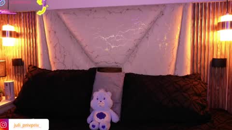 jullianapriv_ online show from March 25, 3:07 pm