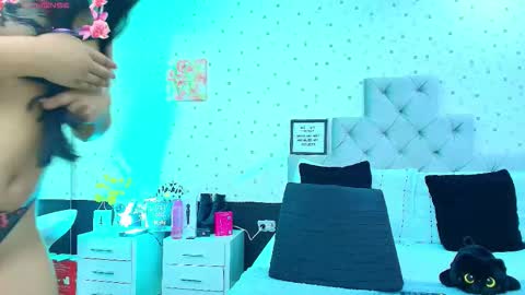 Julieta Reyes   online show from March 9, 11:58 am