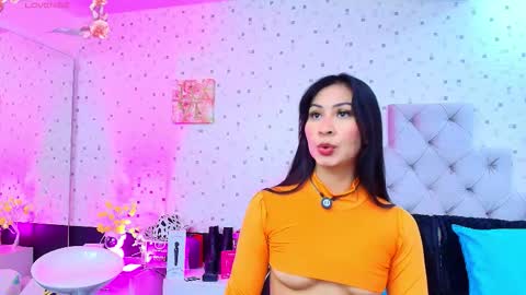 Julieta Reyes   online show from March 18, 11:57 am