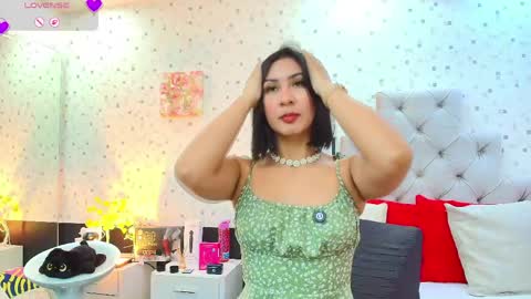 Snapshot of jullietareyes chatting on May 8, 12:10 pm Julieta Reyes online show from May 8, 12:10 pm