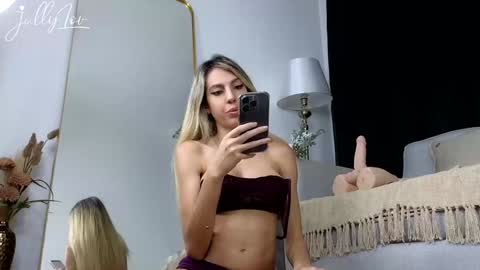 Snapshot of jully_lov chatting on December 2, 9:39 pm Jully Lov  online show from December 2, 9:39 pm