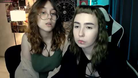 Snapshot of julscinamon chatting on October 3, 3:31 pm Baroness Von Cringe online show from October 3, 3:31 pm