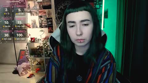 Snapshot of julscinamon chatting on October 28, 6:10 pm Baroness Von Cringe online show from October 28, 6:10 pm