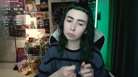 Snapshot of julscinamon chatting on October 29, 6:09 pm Baroness Von Cringe online show from October 29, 6:09 pm