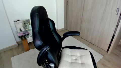 july_correa online show from October 3, 11:35 pm