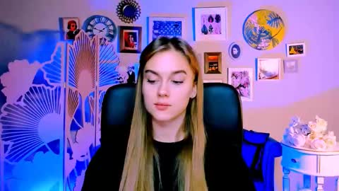 Snapshot of junewoods chatting on November 14, 12:37 pm junewoods online show from November 14, 12:37 pm