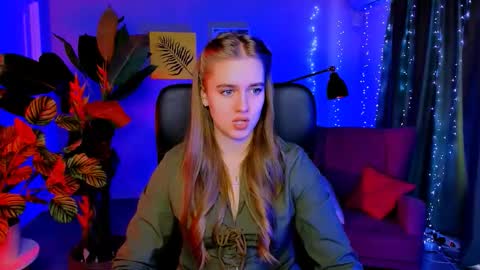 junewoods online show from March 17, 7:12 am