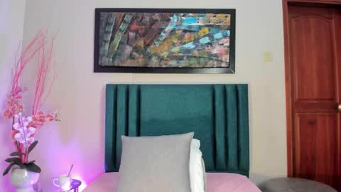 Snapshot of jupiterfoxxxx chatting on December 18, 1:00 am Jupiter Fox online show from December 18, 1:00 am