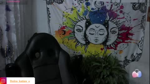 Snapshot of just_katiex chatting on January 28, 3:25 am Sofia online show from January 28, 3:25 am