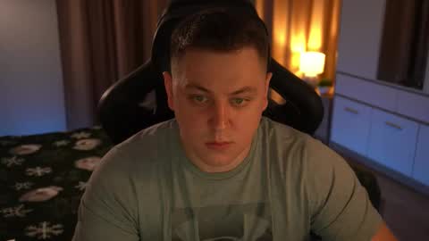 Snapshot of just_top chatting on December 14, 7:18 pm David online show from December 14, 7:18 pm