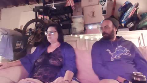 Snapshot of justabowiegirl chatting on November 18, 1:11 am Bowie Jester online show from November 18, 1:11 am