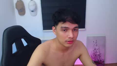 Snapshot of justagamerxxx chatting on February 25, 2:33 pm Rhys online show from February 25, 2:33 pm