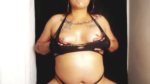 Snapshot of justagirlof chatting on May 25, 8:31 am Layla online show from May 25, 8:31 am