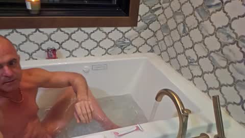 Snapshot of justaskforbiga chatting on March 2, 5:19 am Tohiptwoquit online show from March 2, 5:19 am