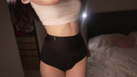 Snapshot of justbarbie_new_ chatting on May 29, 8:40 pm Katarina online show from May 29, 8:40 pm
