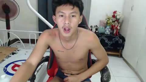 Snapshot of justcallme_james chatting on January 17, 5:38 pm James online show from January 17, 5:38 pm