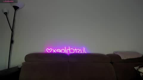 Snapshot of justchloex chatting on October 6, 6:00 am Chloe online show from October 6, 6:00 am