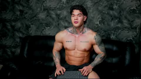 justin clark1 online show from April 6, 12:30 am