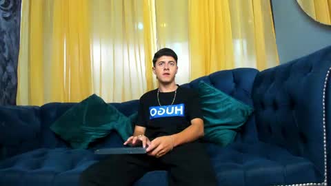 Snapshot of justin_ortiz chatting on May 30, 6:49 pm Justin Ortiz online show from May 30, 6:49 pm