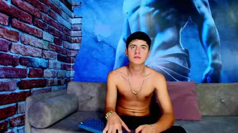 Snapshot of justin_ortiz chatting on June 1, 6:42 pm Justin Ortiz online show from June 1, 6:42 pm