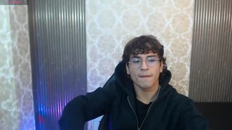 Snapshot of justin_tay1 chatting on February 25, 3:05 am justin online show from February 25, 3:05 am