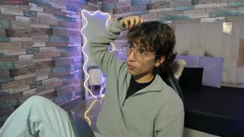  justin  online show from April 12, 11:37 am