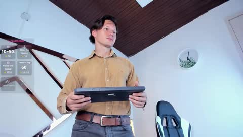 Justin  online show from February 10, 7:40 pm