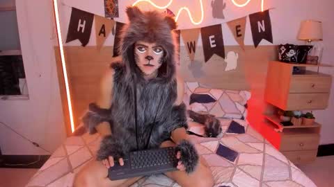 Justin online show from October 31, 1:23 pm