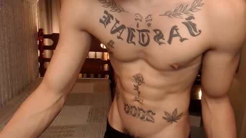 justine_hunk online show from February 16, 5:42 pm